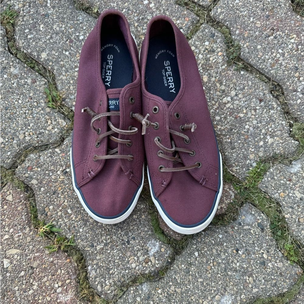 Burgundy Sperry slip on sneakers EUC sz 9